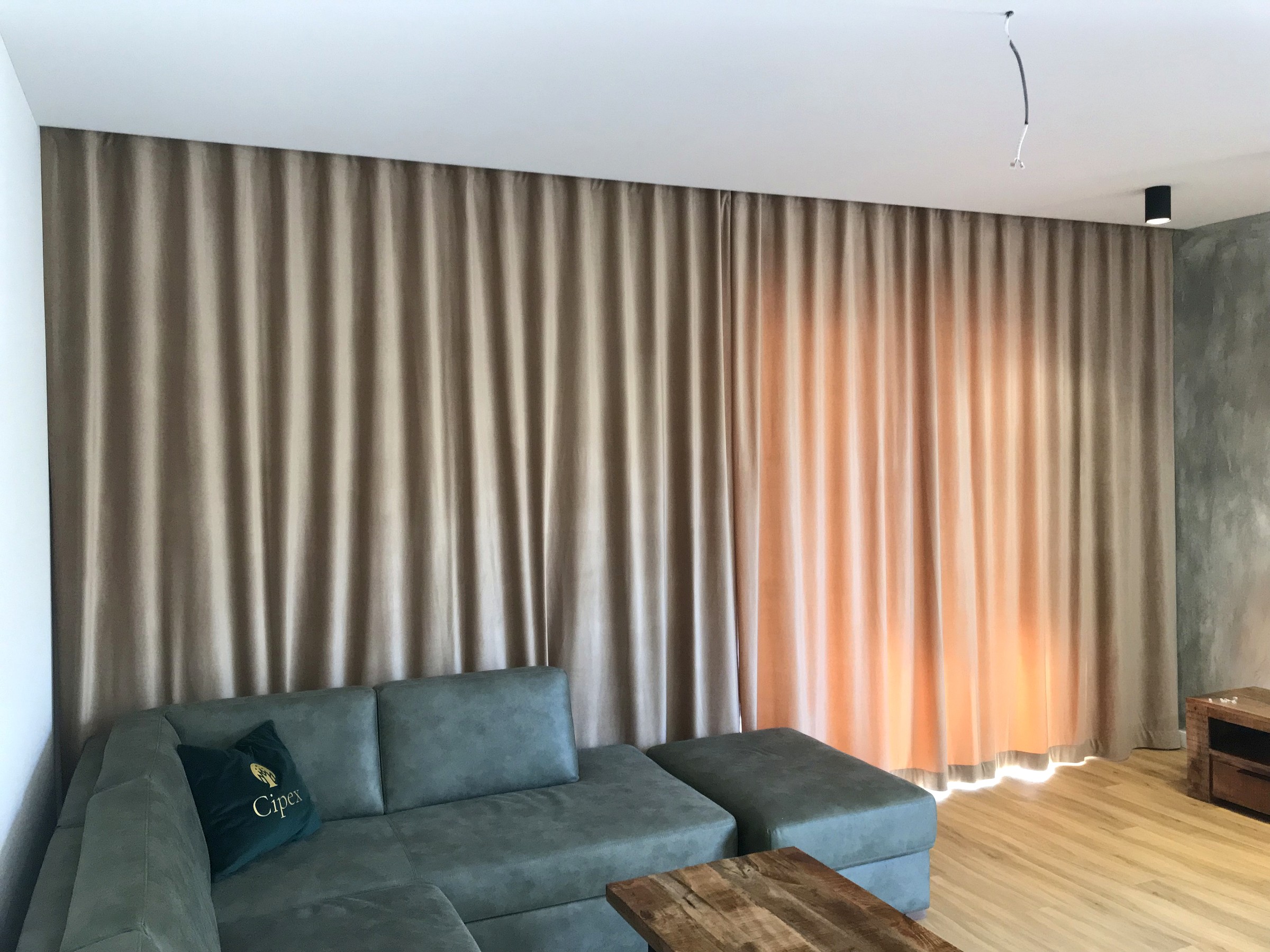 Voile, ľan, žakard alebo batist - ako si vybrať materiál záclony